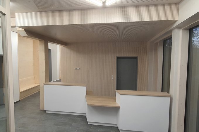 Tresen Tresen mit Wand- und Deckenverkleidung