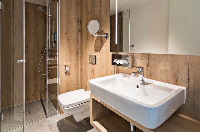 Hotelzimmer Bad