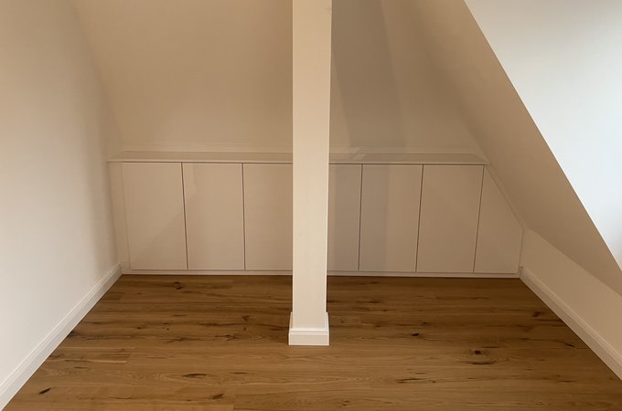 Möbel in Dachschräge