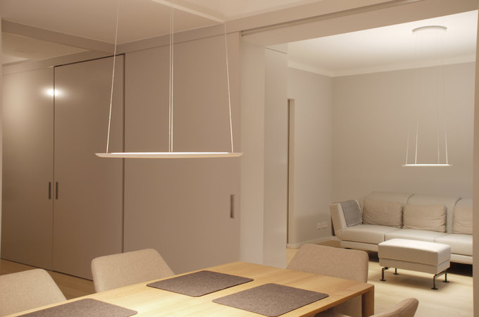 Esszimmer mit Blick in das Wohnzimmer