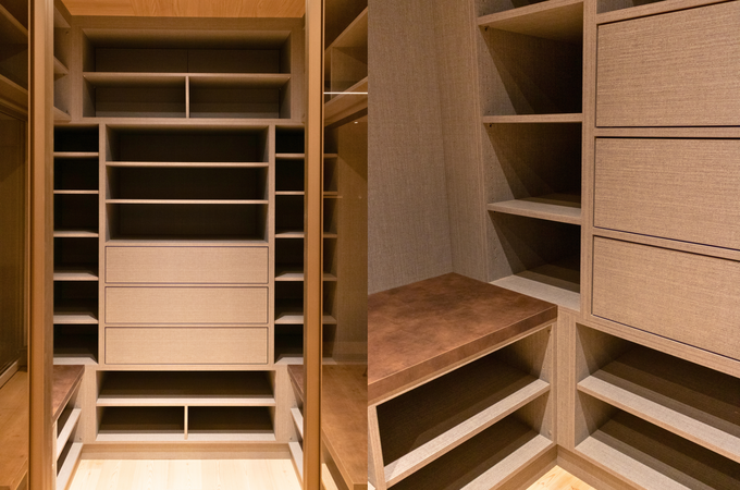Begehbarer Kleiderschrank Detail Schubkästen und Regale