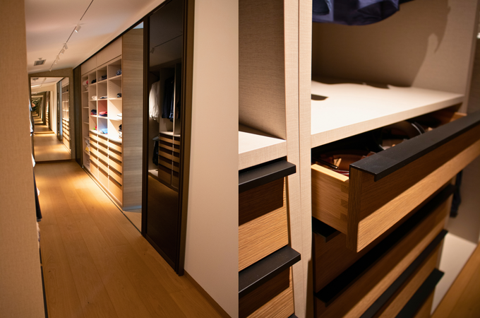 Begehbarer Kleiderschrank von Innen