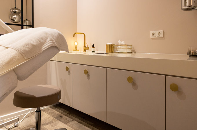 Wandschränke Behandlungszimmer