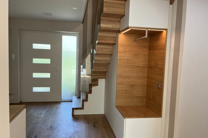 Treppe mit Unterschrank