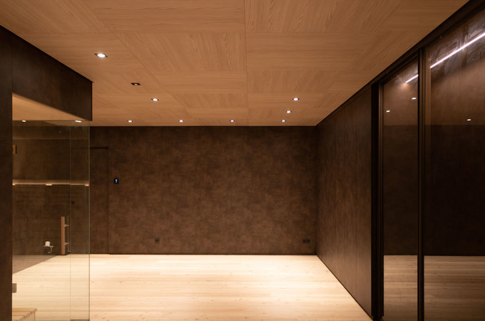 Wandverkleidung mit Einbauschrank