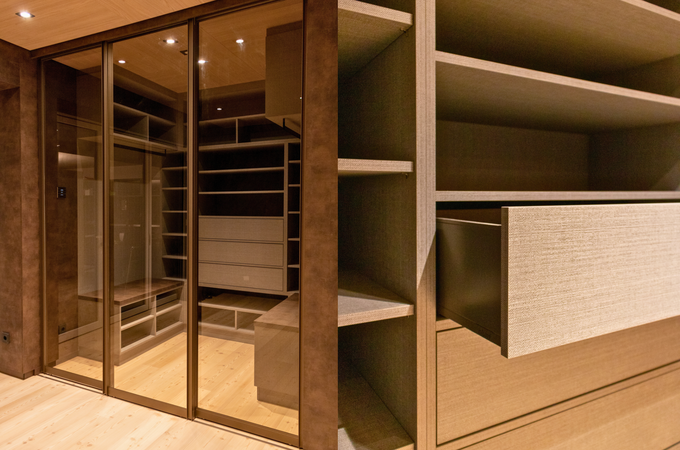 Begehbarer Kleiderschrank Gesamtansicht und Details