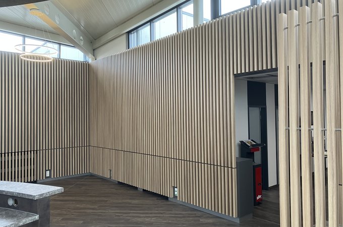 Wandverkleidung Holzlamellen 