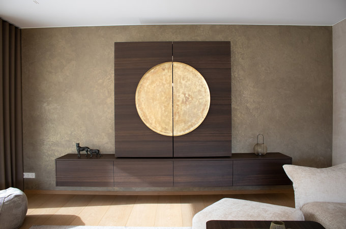 Barschrank an der Wand 