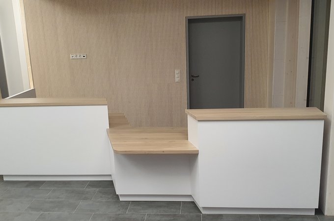 Tresen Tresen mit Wand- und Deckenverkleidung