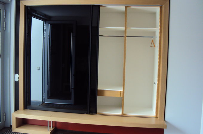 Garderobe geöffnet