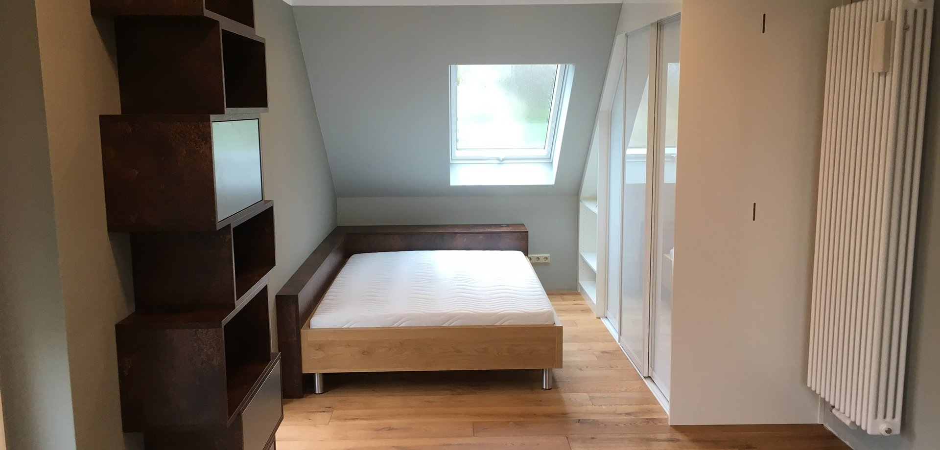 Schlafzimmer mit Dachschrägen 