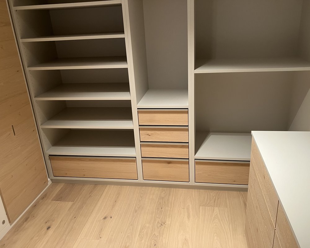 Begehbarer Kleiderschrank